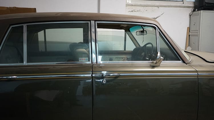 Rolls-Royce Silver Shadow RHD (1976)
